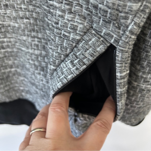 Banana Republic Quilted Gray and Black Women's Sweater size Small Oversized long - Picture 4 of 8